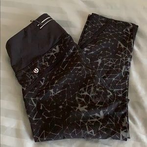 Lululemon size8 capri length black & grey leggings
